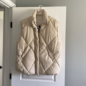Abercrombie puffer vest new with tags